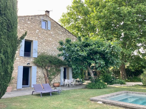 Mas provençal avec piscine dans les Alpilles