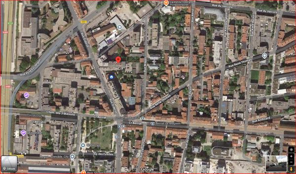 Appartement à Grenoble, France. Au 6è étage, ascenseur. 3 chambres. Parking privé.
