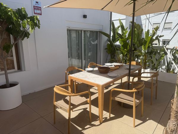 Appartement à Valence avec grande terrasse, entre le centre-ville (accessible à pied) et la plage.