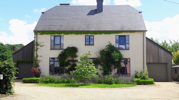 Grande maison de campagne pour les amoureux de nature et d'animaux.