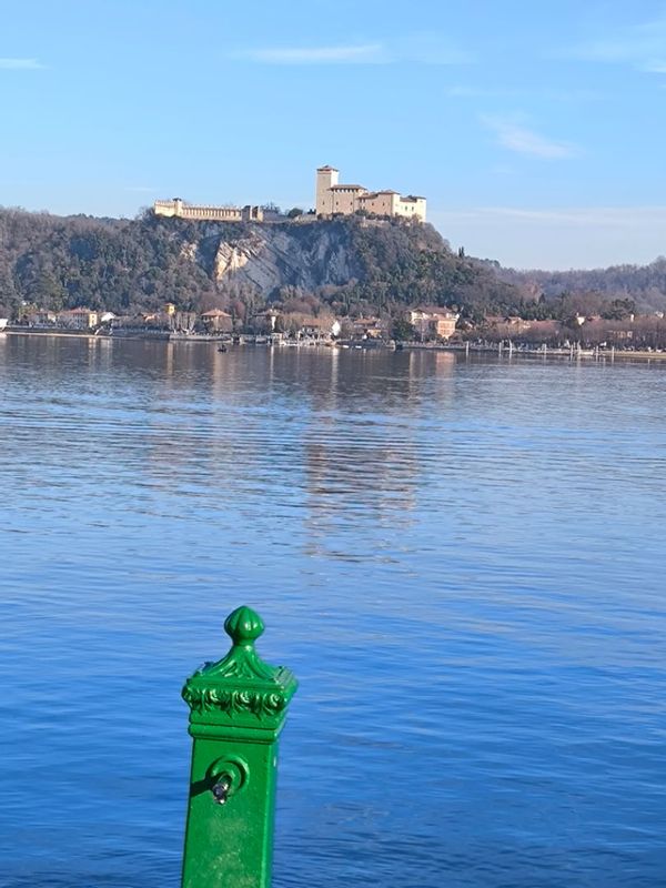 Petit Maison de Mary  eau Arona sur  au bord du Lac  Majeur Tres Poche STRESA