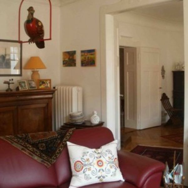 Bel appartement ancien idéalement situé.