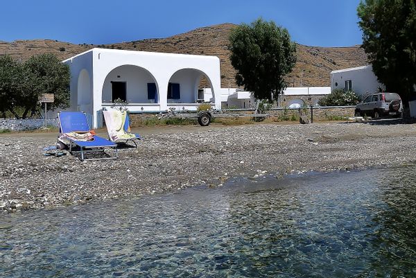 La maison de Philippe.Petite maison de plage avec accès plage à 15 metres. 2 semaines minimum.