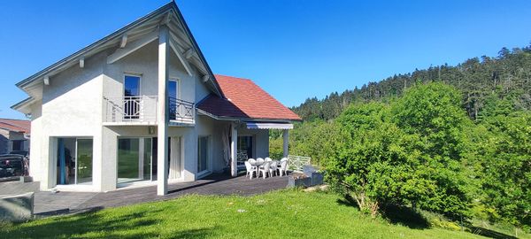 Disponible longs weekends. Ain à toucher du Jura