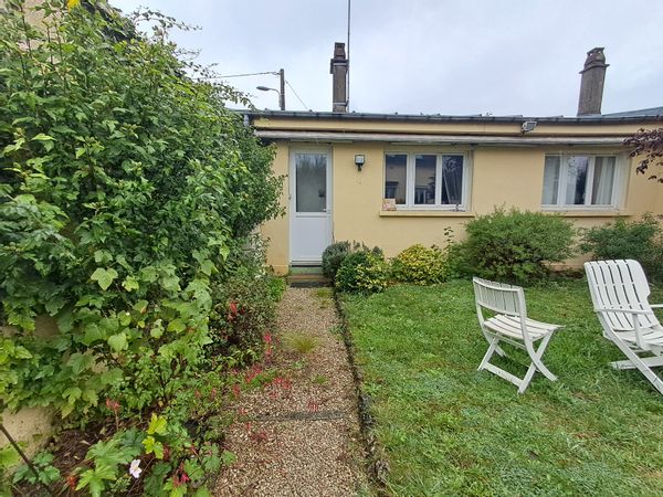 Le logis au fond du jardin