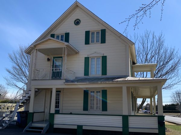 La maison de Dominic (IMPORTANT : nous ne faisons pas d'échange présentement, l'annonce est en suspens)