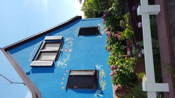 La maison Bleue de Mamie…. Petite mais elle a tout d’une grande
