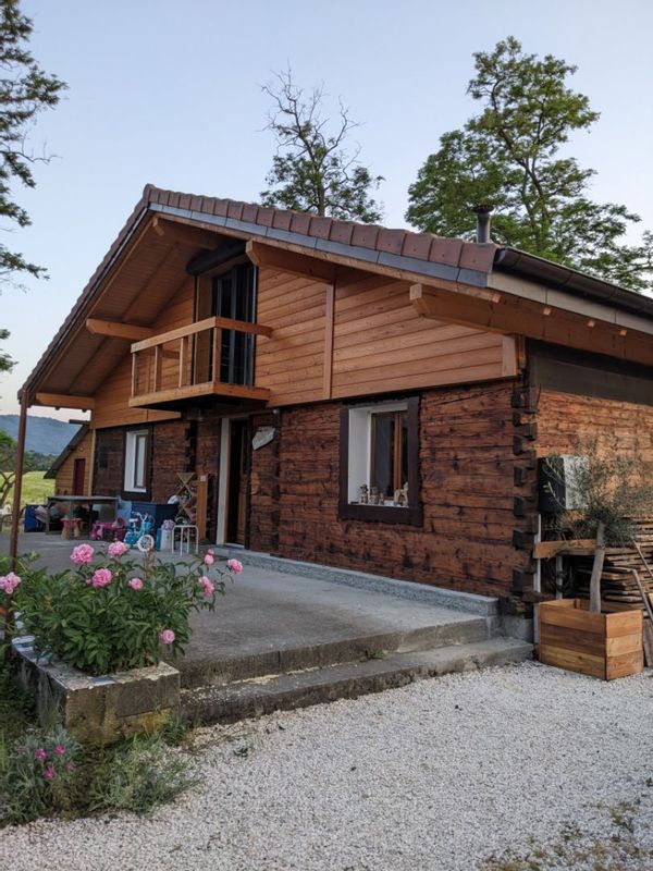 La maison de Clara et Simon au bord du lac Léman