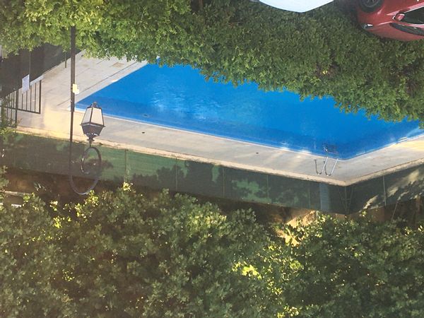 Appartement dans petite résidence au cœur d' un joli village méridional . .avec piscine parking clos
