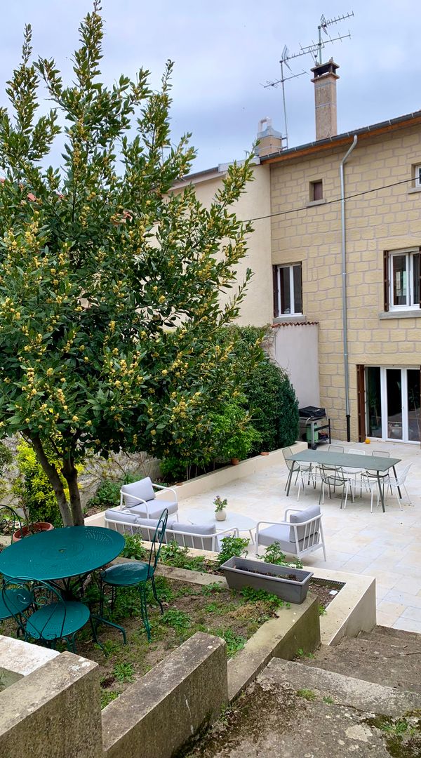 Jolie maison familiale en pierre des monts du lyonnais