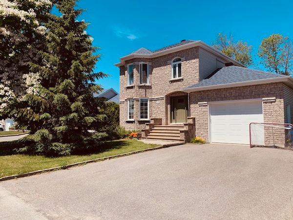 La maison en banlieue | The suburb house