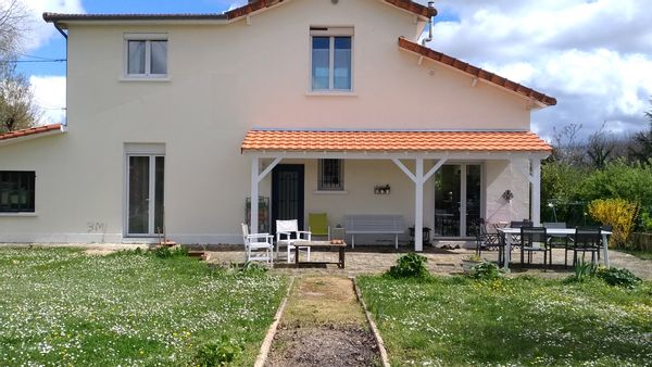 Poitiers, la campagne à la ville, 20 mn futuroscope, wifi, TV,  grand confort
