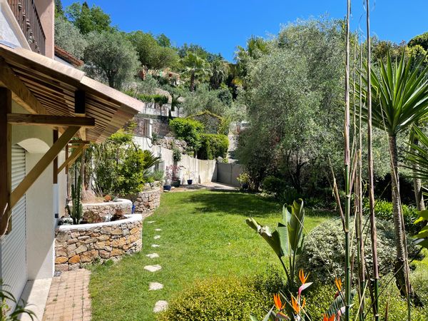STUDIO PRIVE SUR LA COTE D'AZUR