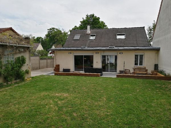 Jolie maison avec grande pièce à vivre