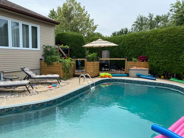 Maison de 4 chambres, avec piscine creusée, près de Montréal, idéal pour famille