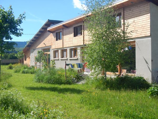 Grande maison familiale dans le Vercors avec grand jardin et couloir de nage