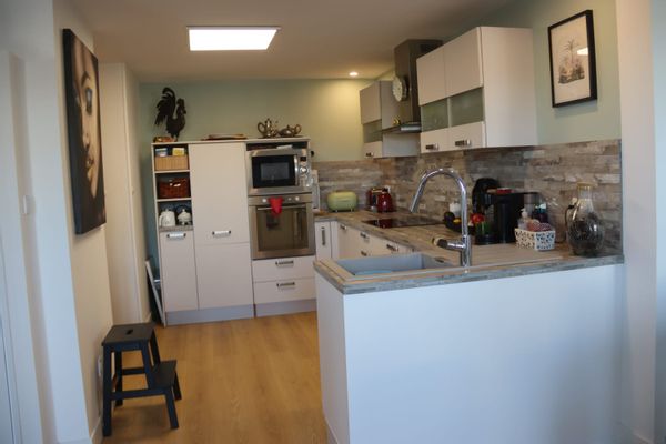 Appartement avec terrasse en coeur de ville et proche des sites balnéaires