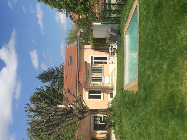 Lovely house with swimming pool, closed to Lyon !