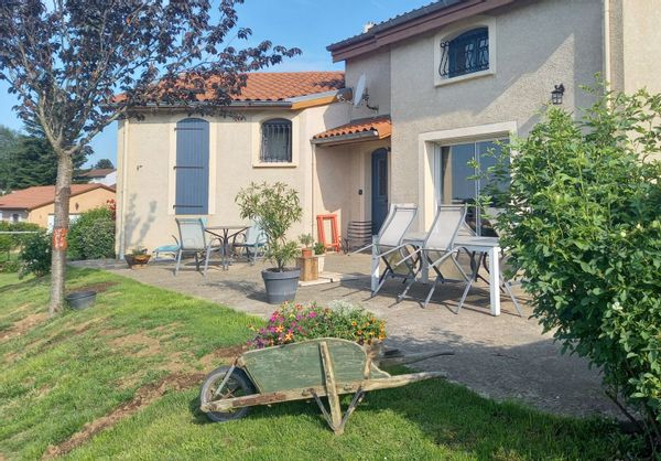 Maison moderne à la campagne proche Saint-Étienne et du parc régional du Pilat