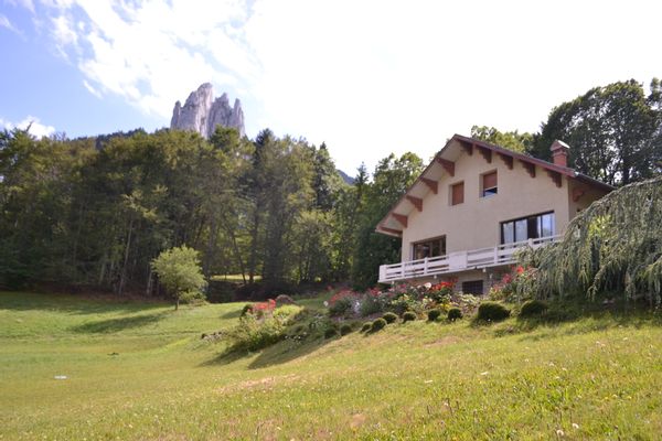 grande maison, au coeur d'un grand parc