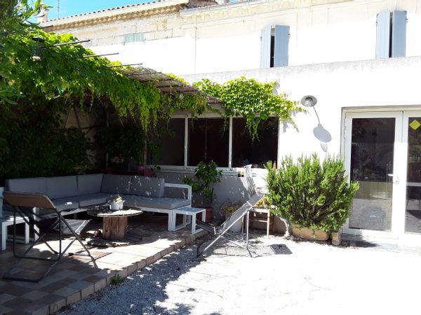Mignonne Maison pres d'avignon - aout