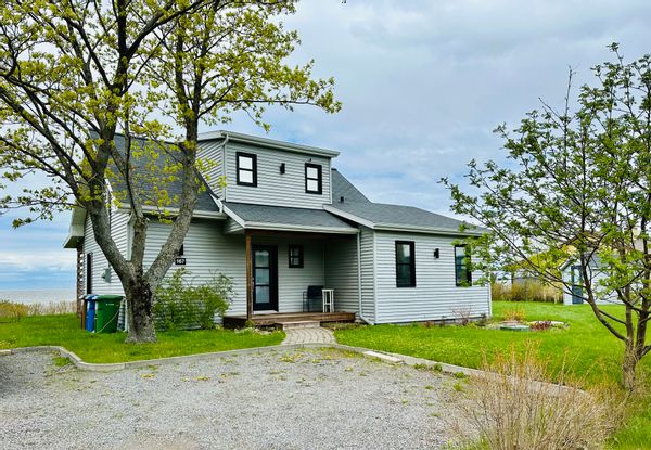 Maison avec vue imprenable sur le fleuve St-Laurent