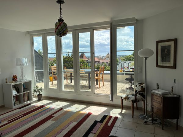 Vaste appartement très lumineux, dernier étage avec terrasse dans un quartier prisé de Caen