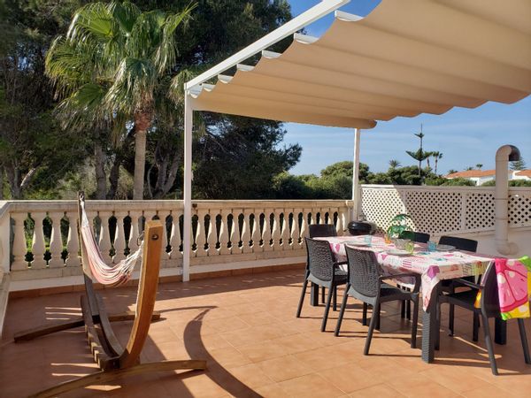 Minorque: grande terrasse et piscine, plage à pieds!