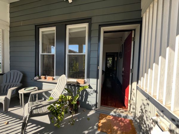 beautiful 4 bedrooms and private backyard