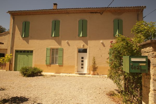 Bastide 1930 au milieu des champs.