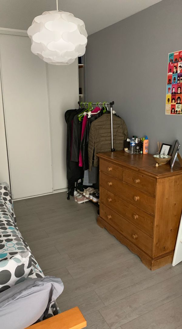 L’appartement d’isabelle à Caen Normandie Si nous sommes présents dans l’appartement il y a qu’une chambre Si nous sommes absents il y a 2 chambres Nous sommes souvent partis Il est louable que le week end et les vacances scolaires de la zone B