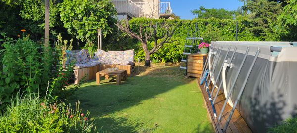 Chambre privée dans notre maison calme, avec jardin et piscine à disposition