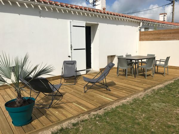 Charmante maisonnette avec jardin proche de la mer