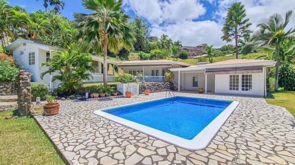 Magnifique villa avec grand jardin et piscine sécurisée