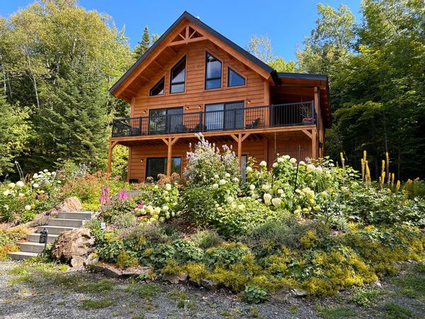 Magnifique chalet en bois en bord de lac à Saint-Fabien (Parc national du Bic)-6 nuits minimum-