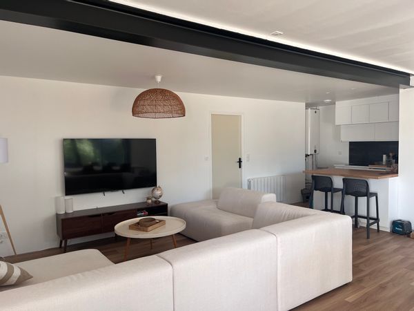 Bienvenue dans notre maison de famille rénovée, idéale pour des vacances reposantes en bord de mer.