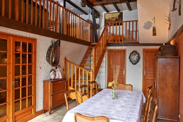 Maison Familiale avec piscine couverte, sauna, bain nordique et air de jeux au cœur de l'Alsace
