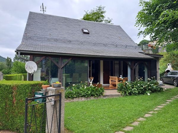 MAISON DANS LES HAUTES-PYRENNES AVEC JARDIN ET VERANDA
