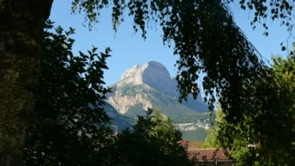 Villa dans les Alpes avec grande piscine chauffée / face aux chaines de montagnes