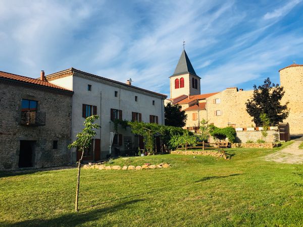 Grande maison de village avec jardin, proche ville et nature