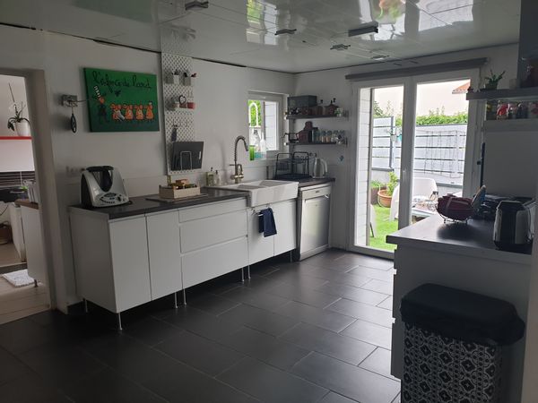 Une place chez nous!