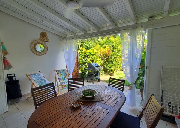 Logement tout équipé, 2 chambres avec jardin – Plage et commodités de l’Anse à l’Âne à 10 min à pied