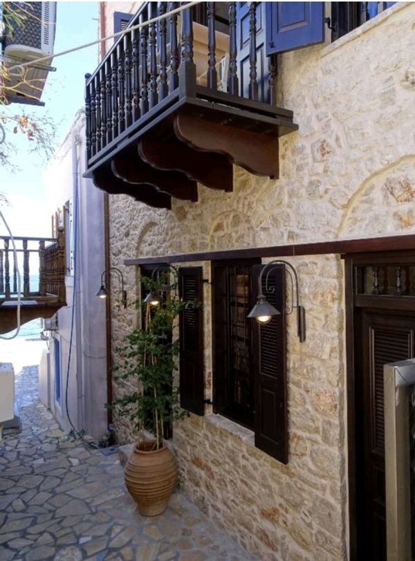 La maison de Dimitris and sis