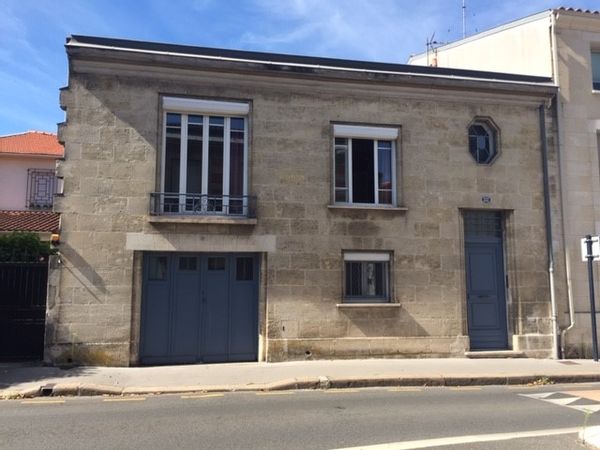 La maison bleue en pierre bordelaise avec jardin - chez Camille et Simon