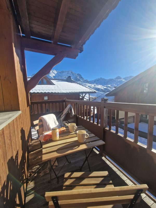 VAL THORENS : Grand appartement dans résidence avec piscine et SPA.