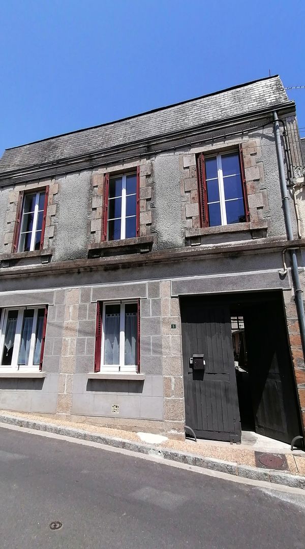 Maison familiale au coeur du village avec jardin
