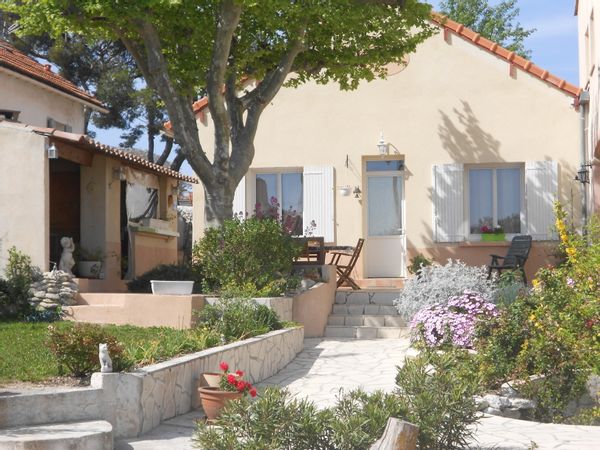 La Petite Provence, jardin et piscine