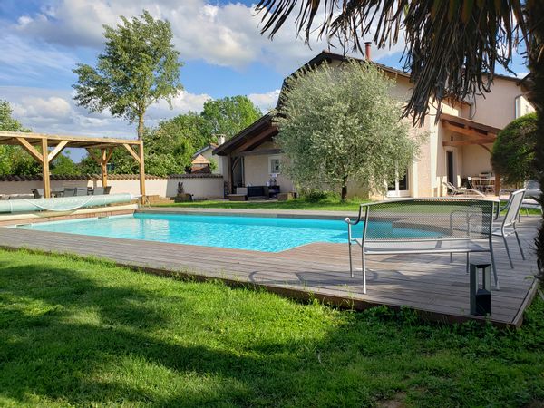 Grande maison - piscine - 25 min de Lyon