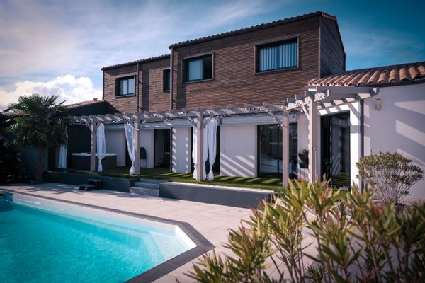 Villa "Aix Keys" avec piscine et jacuzzis près de la mer et du golf