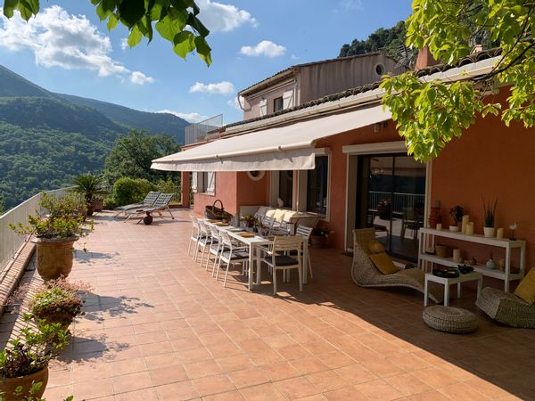 villa  with stuning view over sea near Nice and Cannes villa avec vue mer panoramique  proche Nice